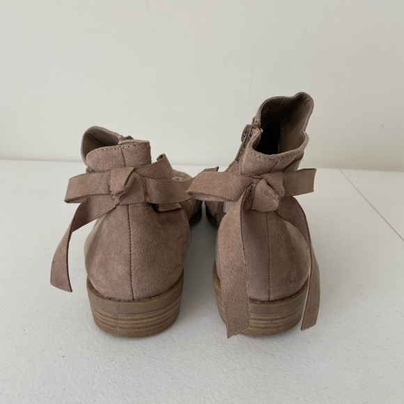 Sugar‎ women’s tan faux suede tied bow ankle booties size 8.5 - Picture 3 of 8
